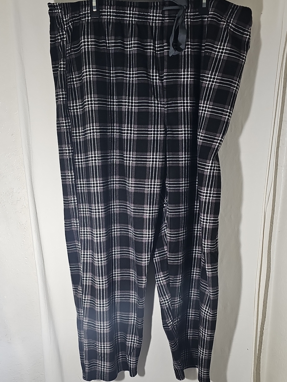 Fruit of the Loom Black and White Plaid Men’s Joggers